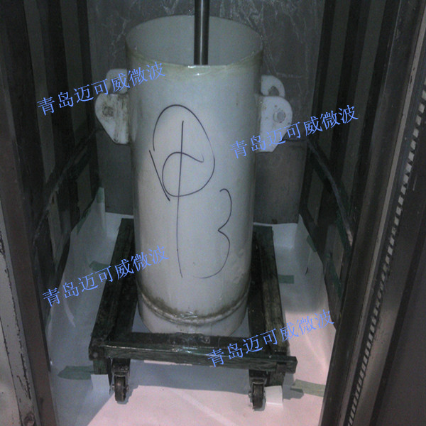 某化工企业：带快速分散装置的箱式微波设备，用于环氧树脂的快速加热